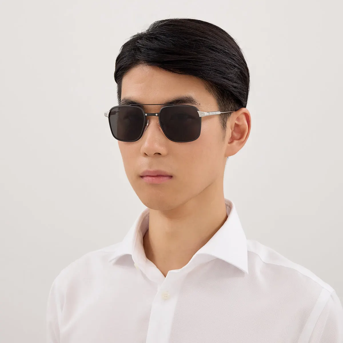 Cartier Santos de Cartier CT0610S sunčane naočare, boja Black/Silver, na licu