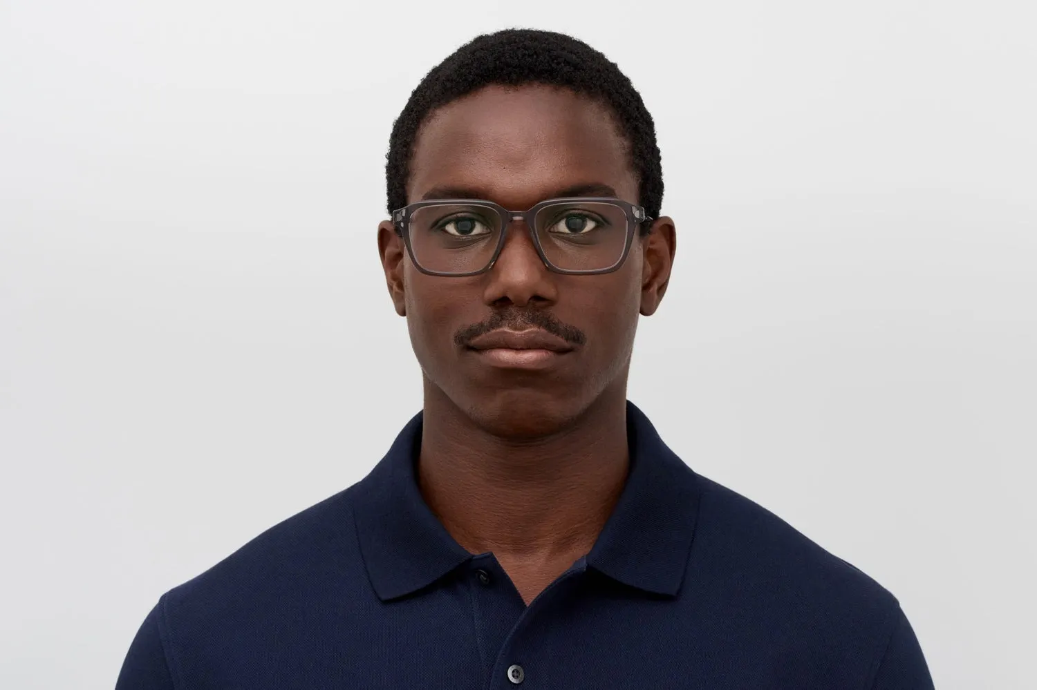 Mykita Trules dioptrijske naočare, boja Clear Ash/Shiny Graphite, na licu