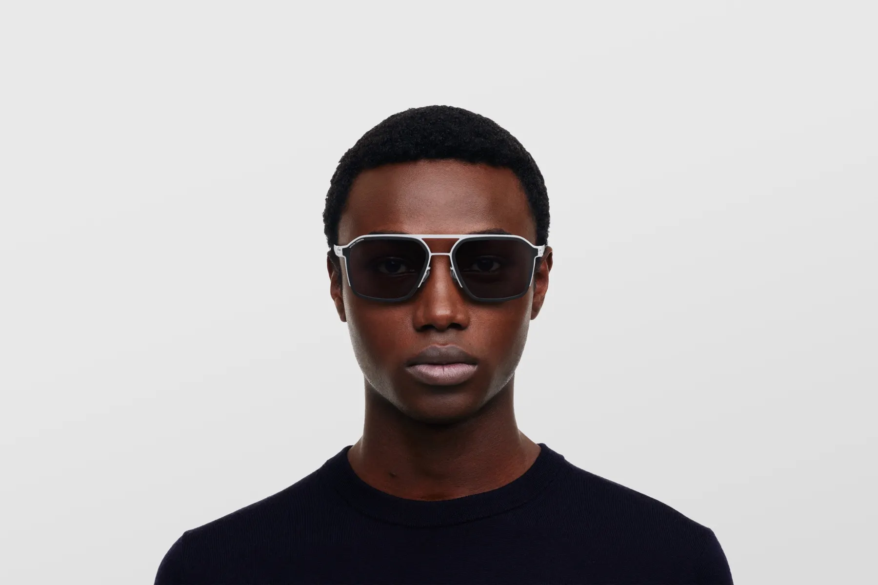 Mykita MR003 naočare, boja White Silver/Black, na licu