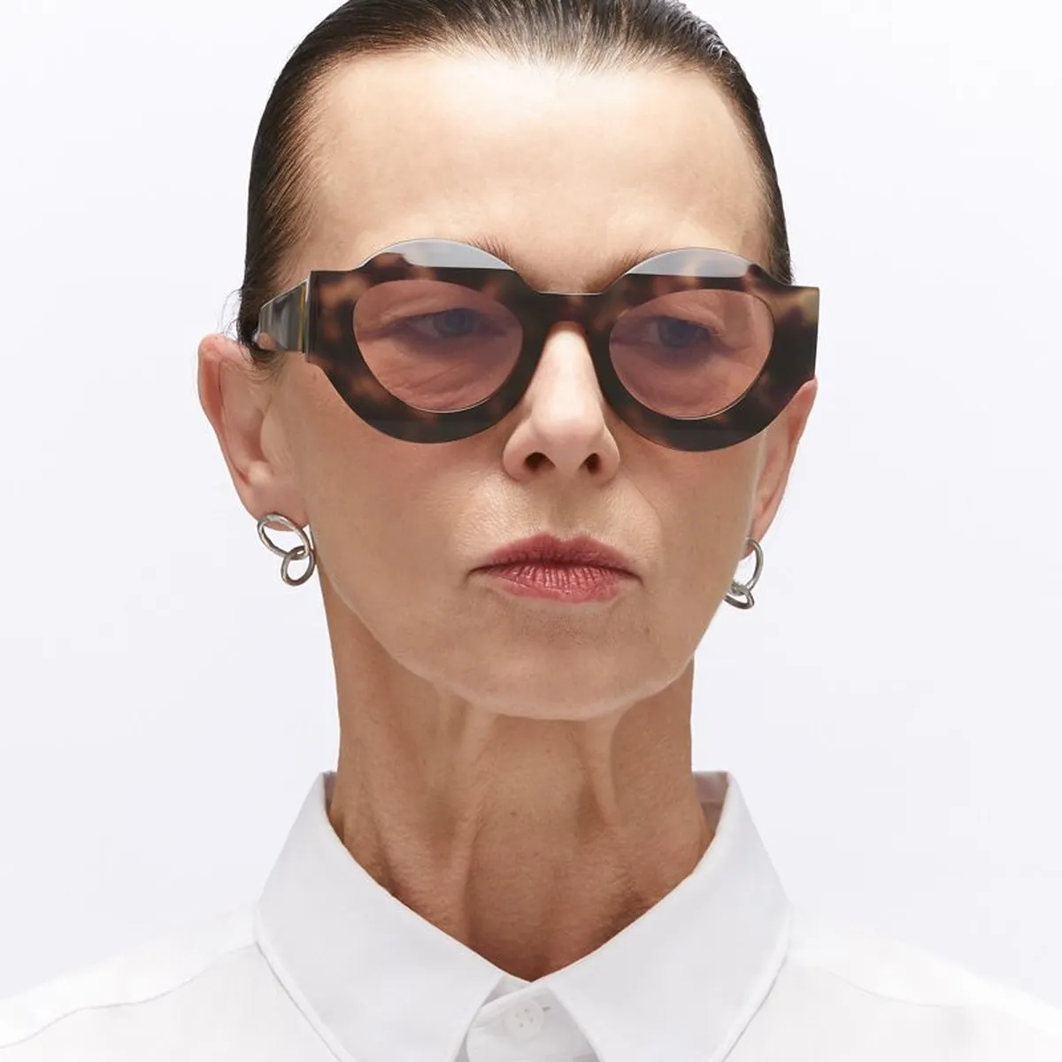 Kuboraum X22 sunčane naočare, boja Pink Tortoise, na licu