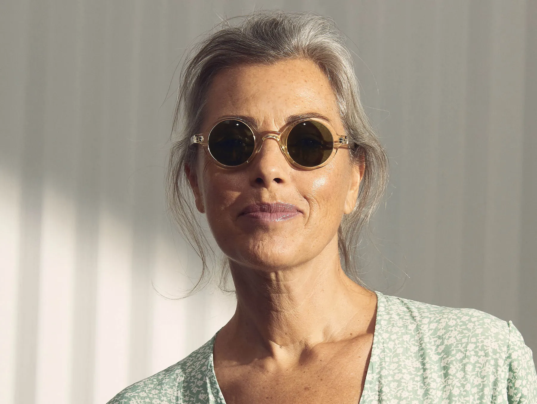 Moscot Zolman Sun sunčane naočare, boja Flesh, staklo Calibar Green, na licu