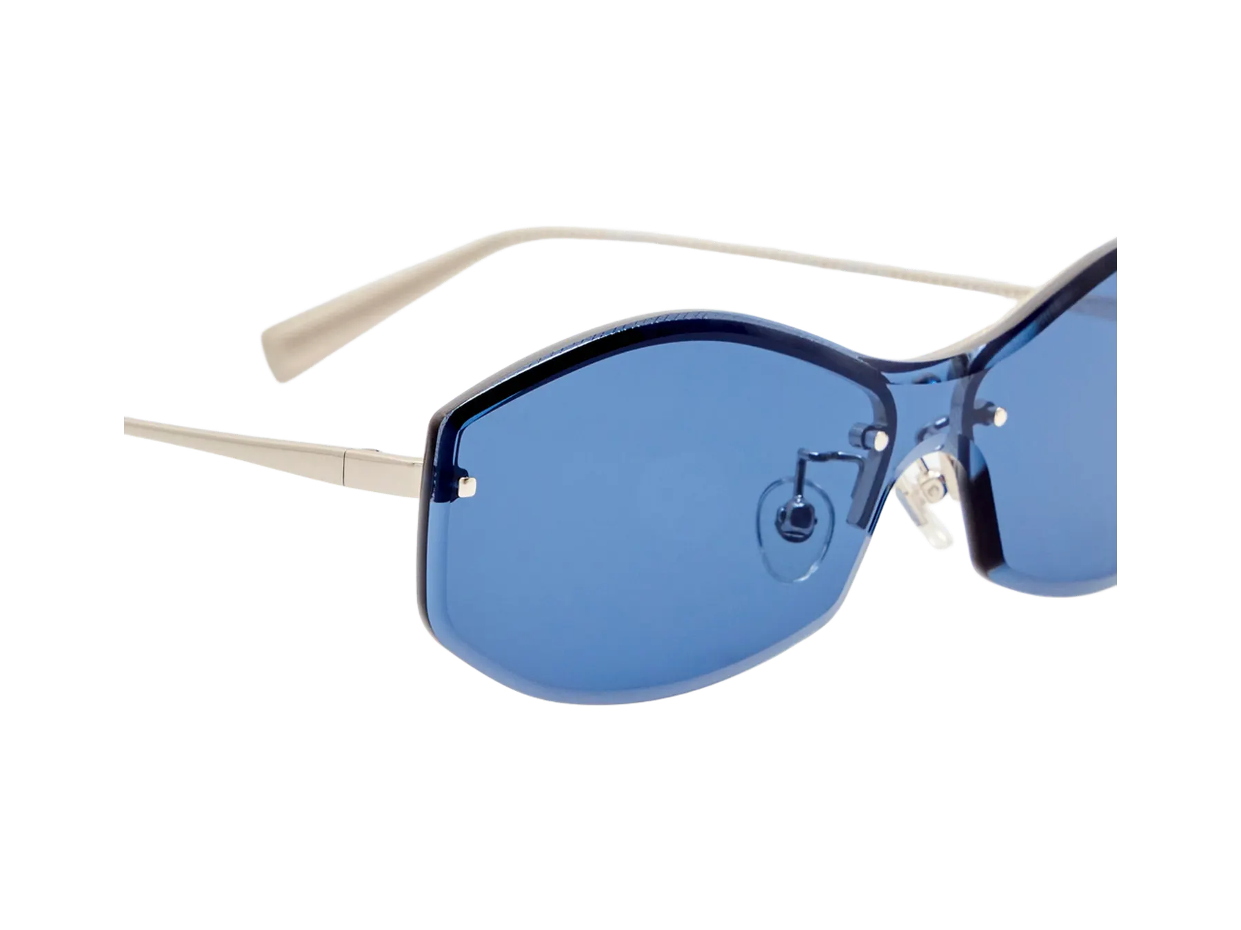 Jacquemus Miami sunglasses, colour Silver, close-up of the hinge and temple