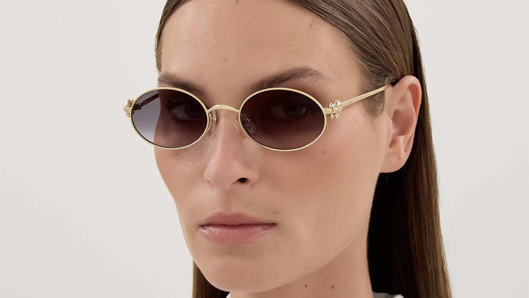 Cartier Clash de Cartier CT0644S sunglasses, colour Gold/Grey, worn on a model