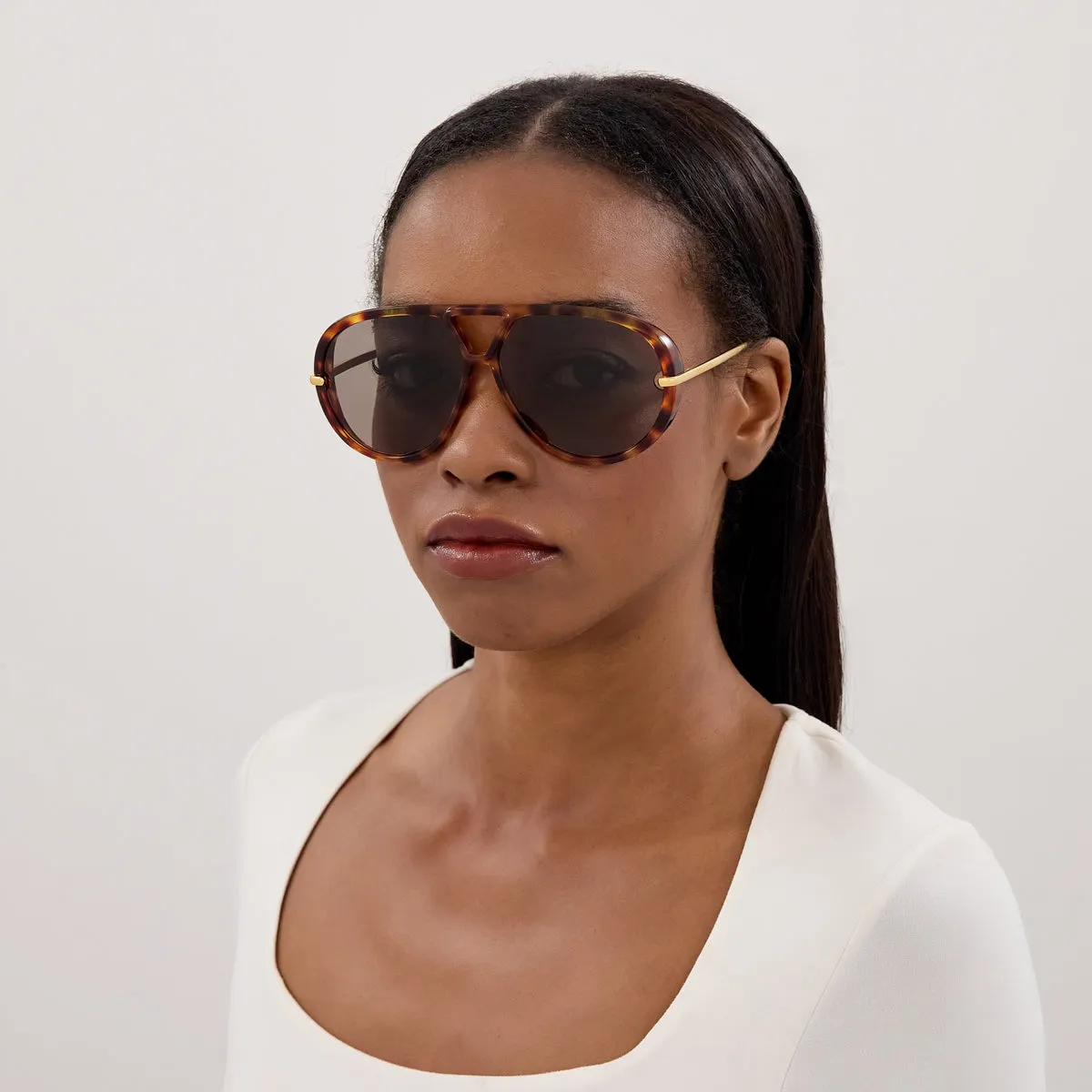 Bottega Veneta BV1274S sunčane naočare, boja Havana/Gold, na licu