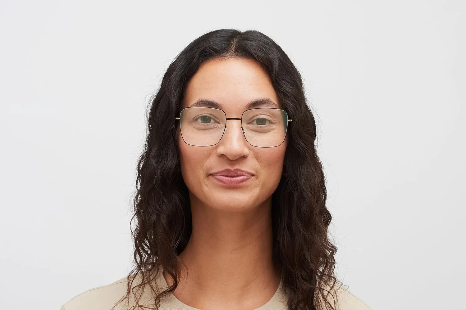 Mykita Silia dioptrijske naočare, boja Jet Black, na licu