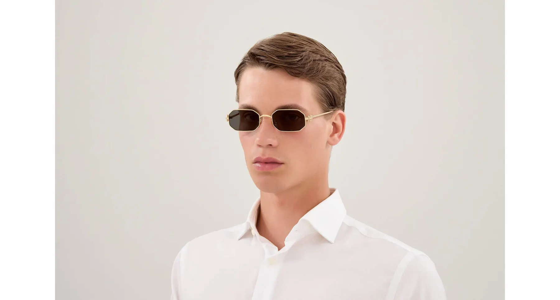 Cartier Clash de Cartier CT0682S sunčane naočare, boja Gold/Grey, na licu