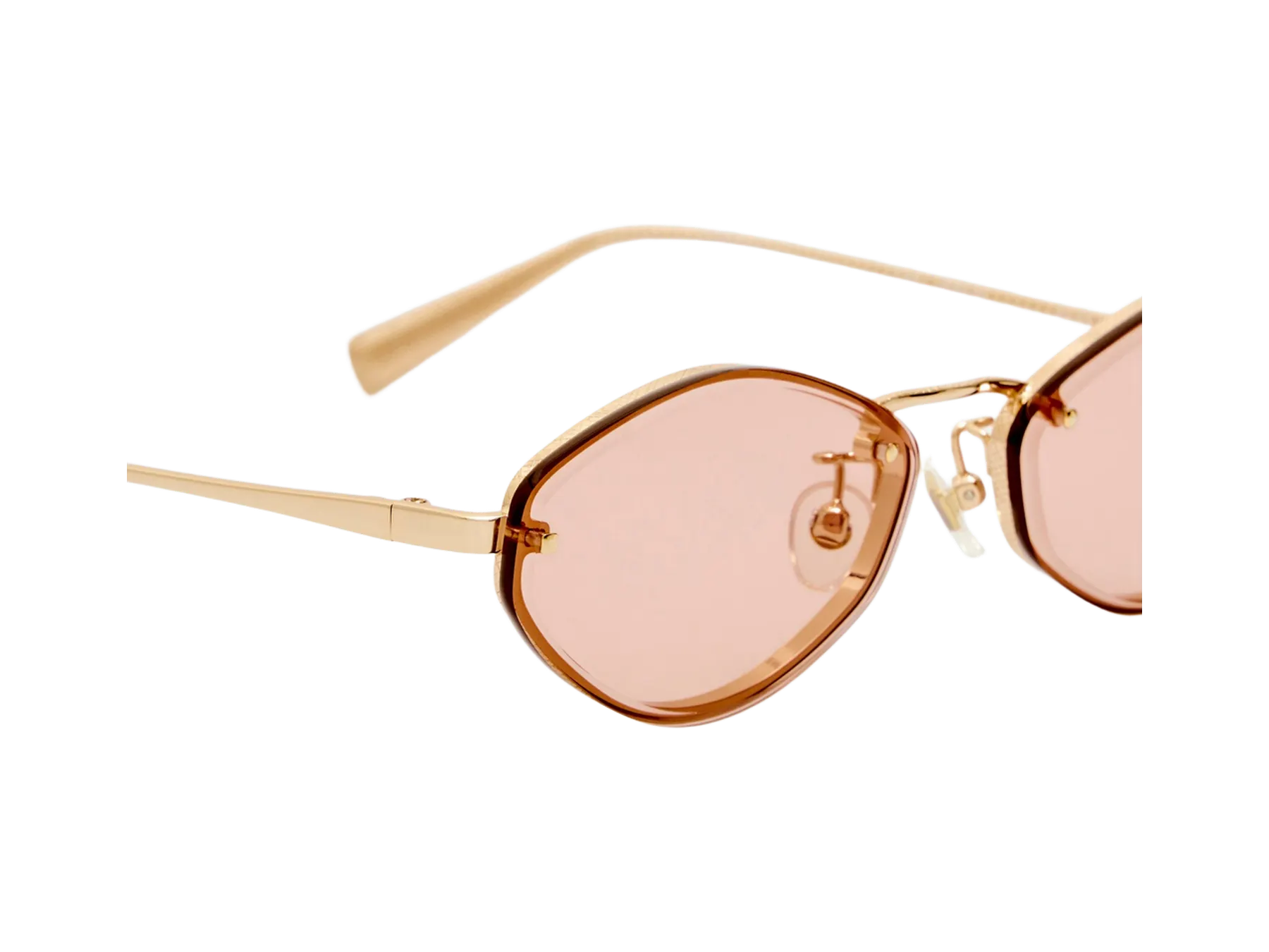 Jacquemus Bellini sunglasses, colour Gold, close-up of the lens and nose pad