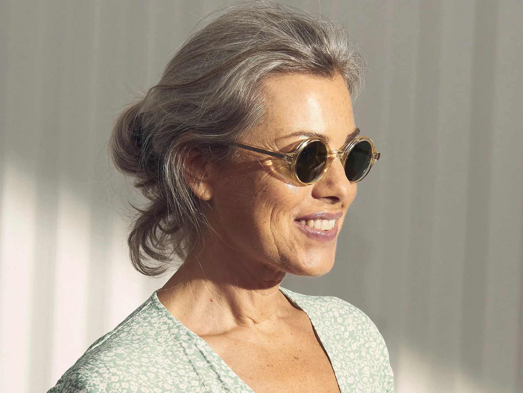 Moscot Zolman Sun sunčane naočare, boja Flesh, staklo Calibar Green, na licu