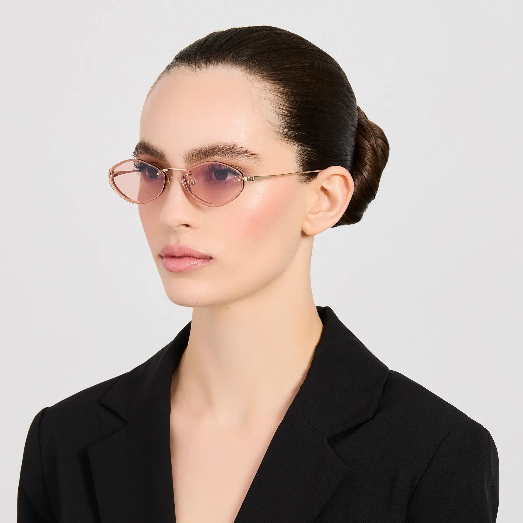 Model wearing Jacquemus Bellini sunglasses in Gold